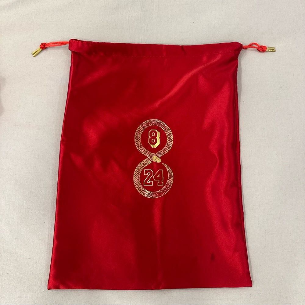 KOBE V PROTRO (YEAR OF THE MAMBA - UNIVERSITY RED)